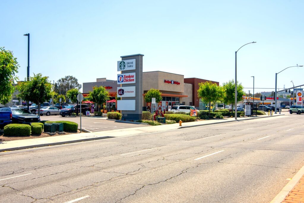 2550 – 2528 N Lakewood Blvd Long Beach