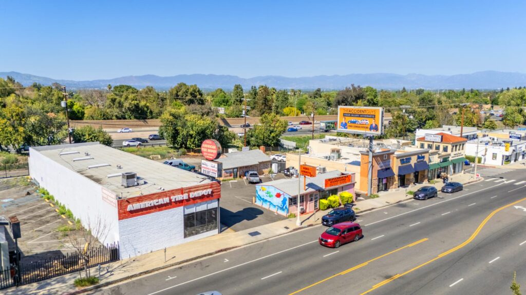 19511-19515 Ventura Blvd, Tarzana, CA 91356